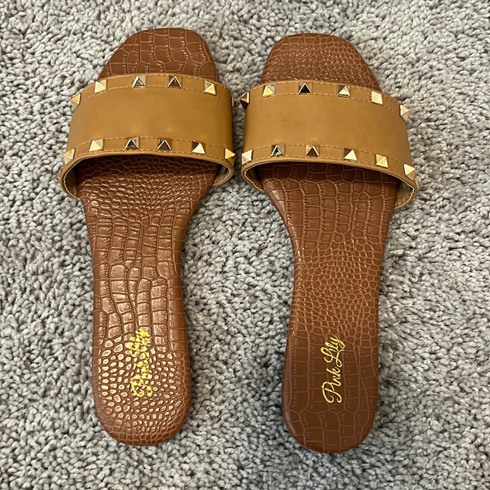 Women’s sandals brand new, never worn